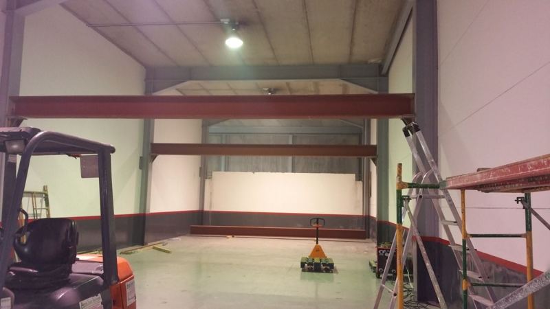 Nave con estructura metálica